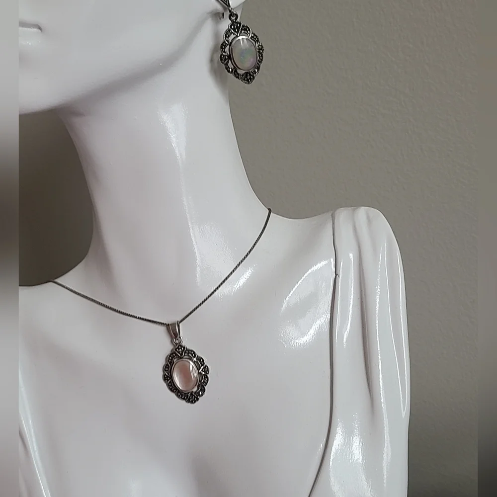 Vintage Grey Marcasite Crystal Shell Pearl Centre Pendant Necklace - Picture 4 of 12